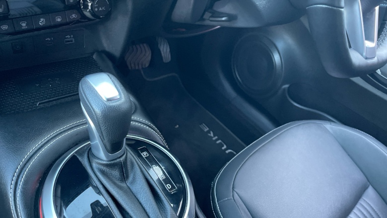 Nissan Juke 1.0 DiG-T Tekna 5dr DCT Petrol Hatchback